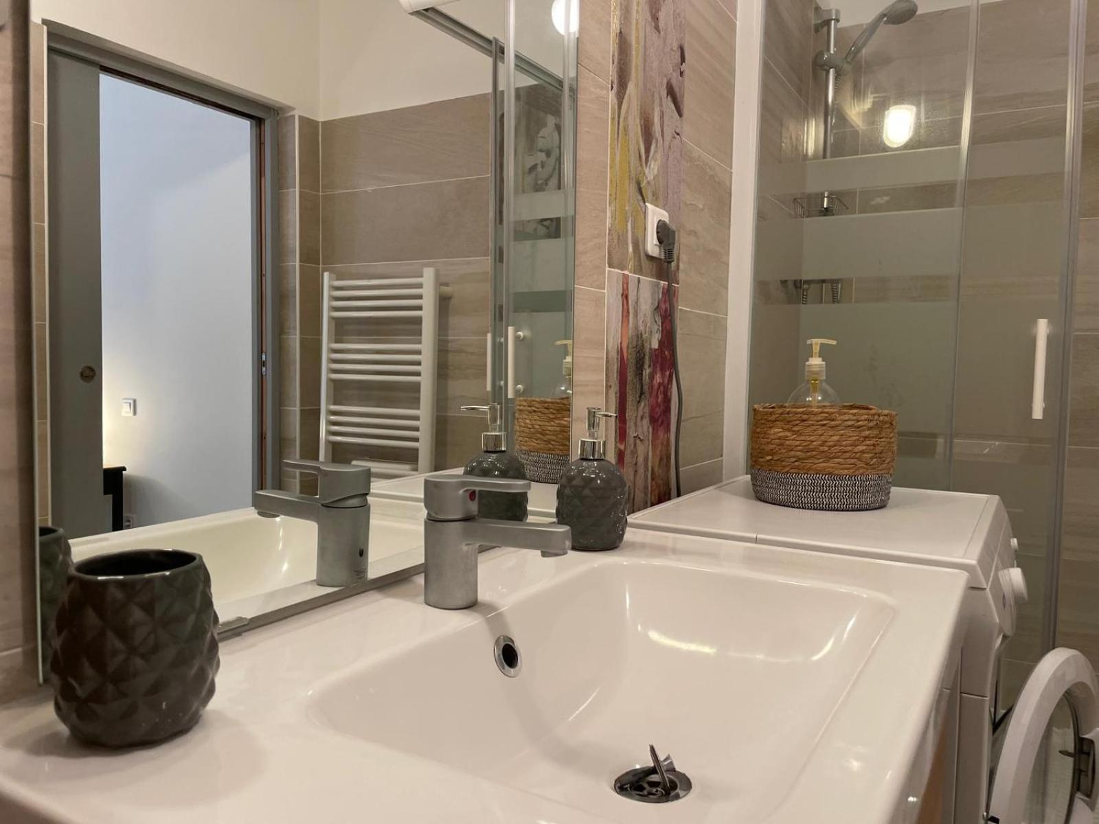 Joli Appartement Hypercentre T2, Classe Meuble De Tourisme 3 Avec Parking Gratuit เบซิเยร์ ภายนอก รูปภาพ